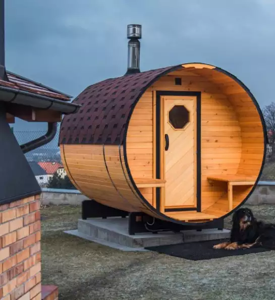Funkce kšiltu a terasy u sudové sauny